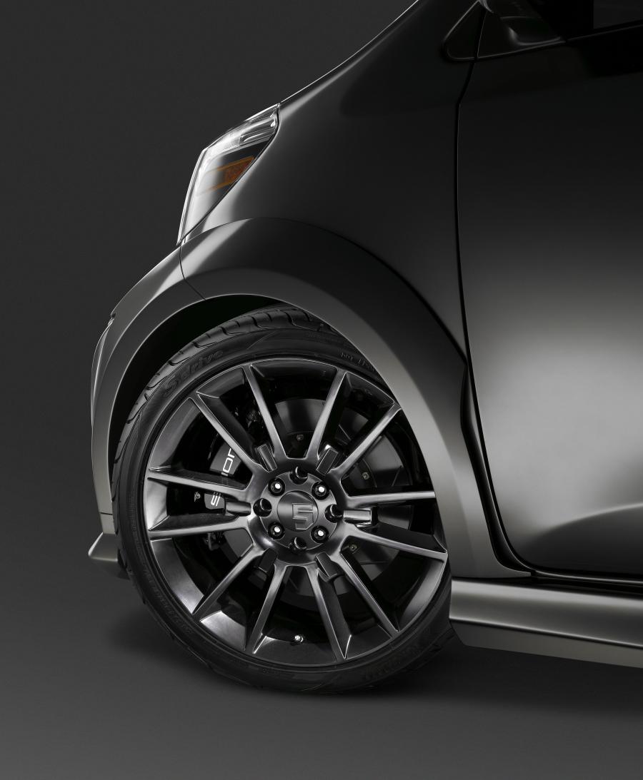 Детали экстерьера Scion iQ by Five Axis 2010 года  (фото 2 из 5)